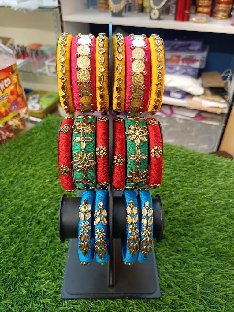 MEENA'S FASHION BOUTIQUE